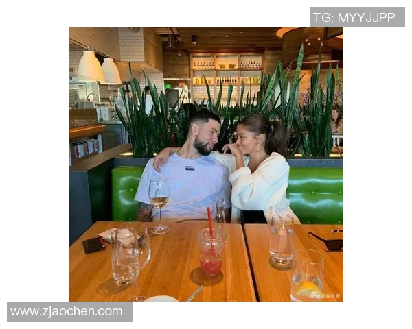 美国足球明星妻子被曝与他人亲密出轨事件引发舆论热议和媒体关注